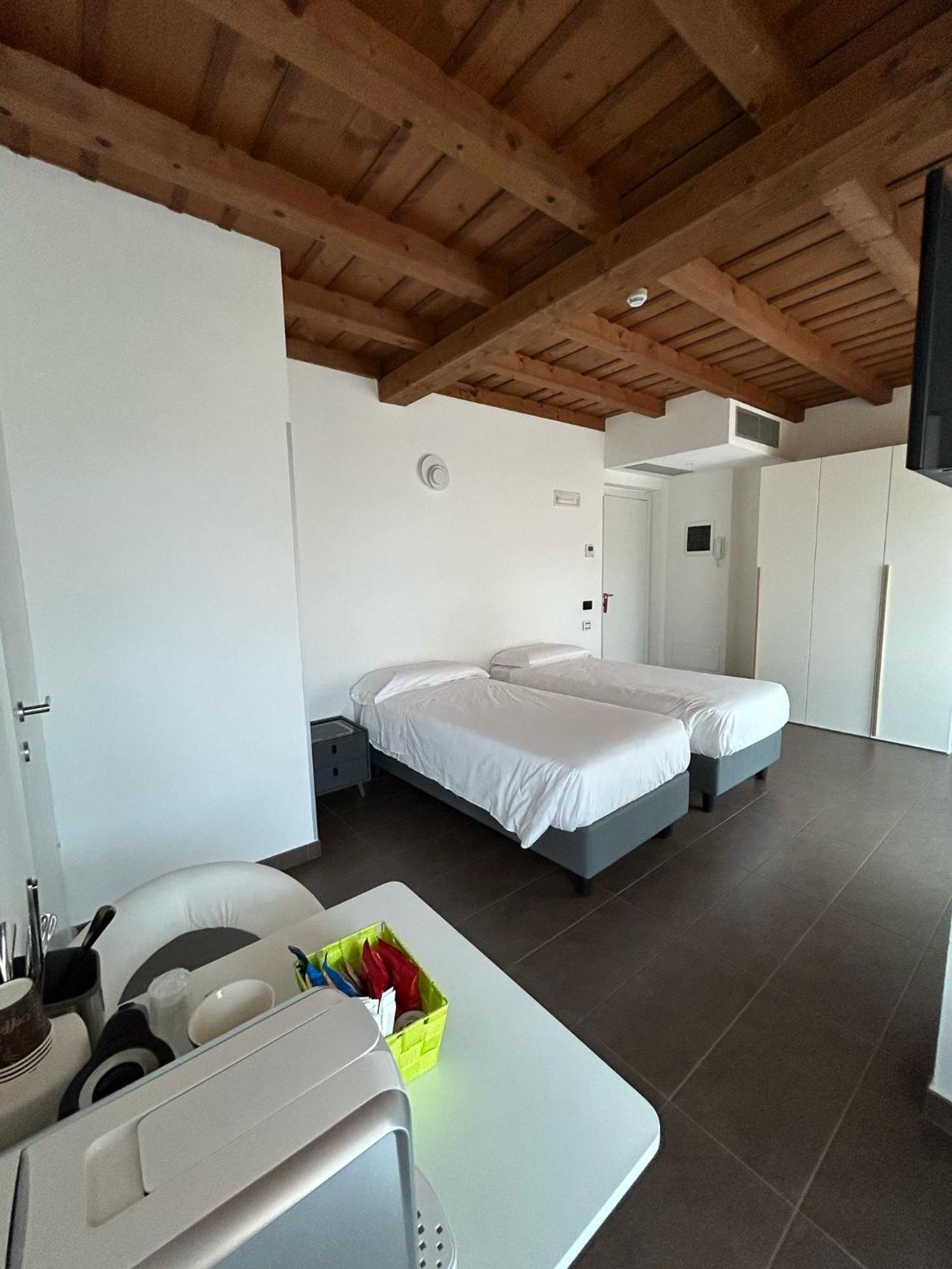 Bes Residence Bergamo Polaresco ภายนอก รูปภาพ